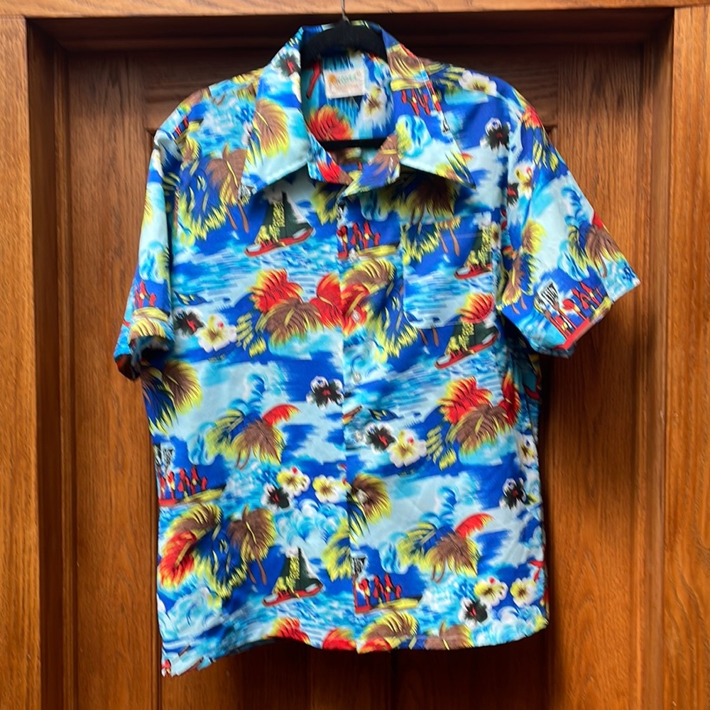 Vintage Hawaiian shirt in amazing shape, sz L